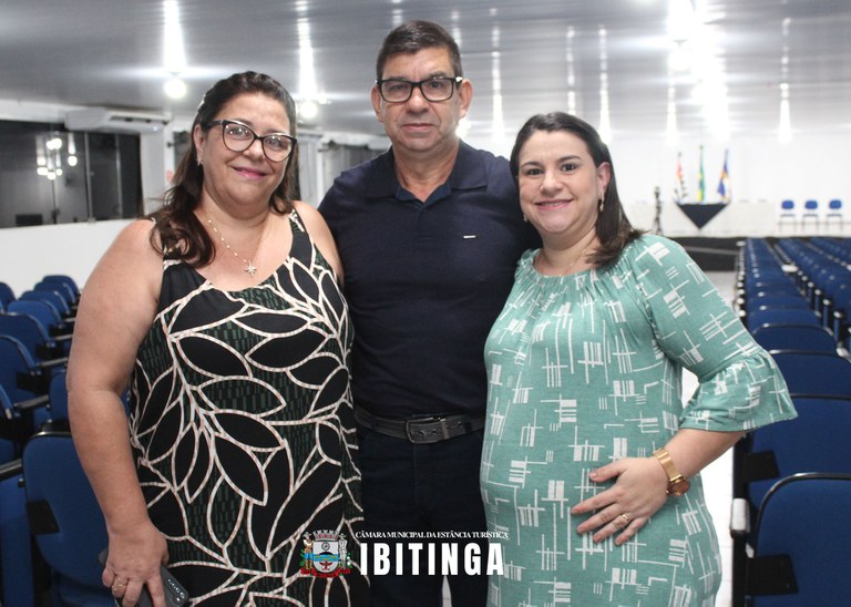 Titulo Cidadã Emérita Marlene e Cidadão Ibitinguense Edson 01.jpg