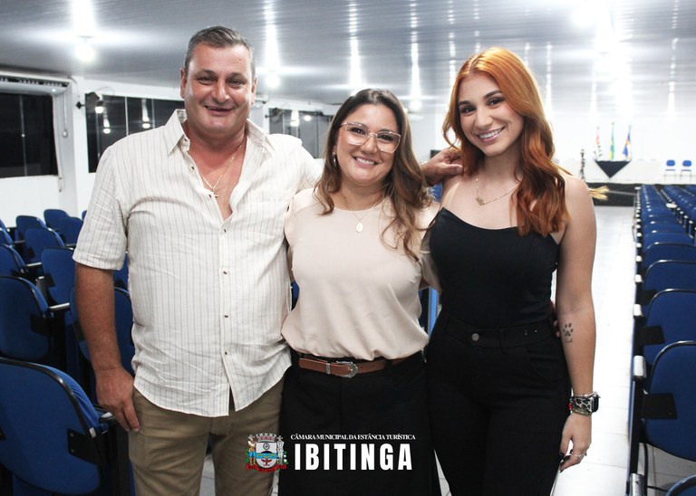 Titulo Cidadã Emérita Marlene e Cidadão Ibitinguense Edson 03.jpg