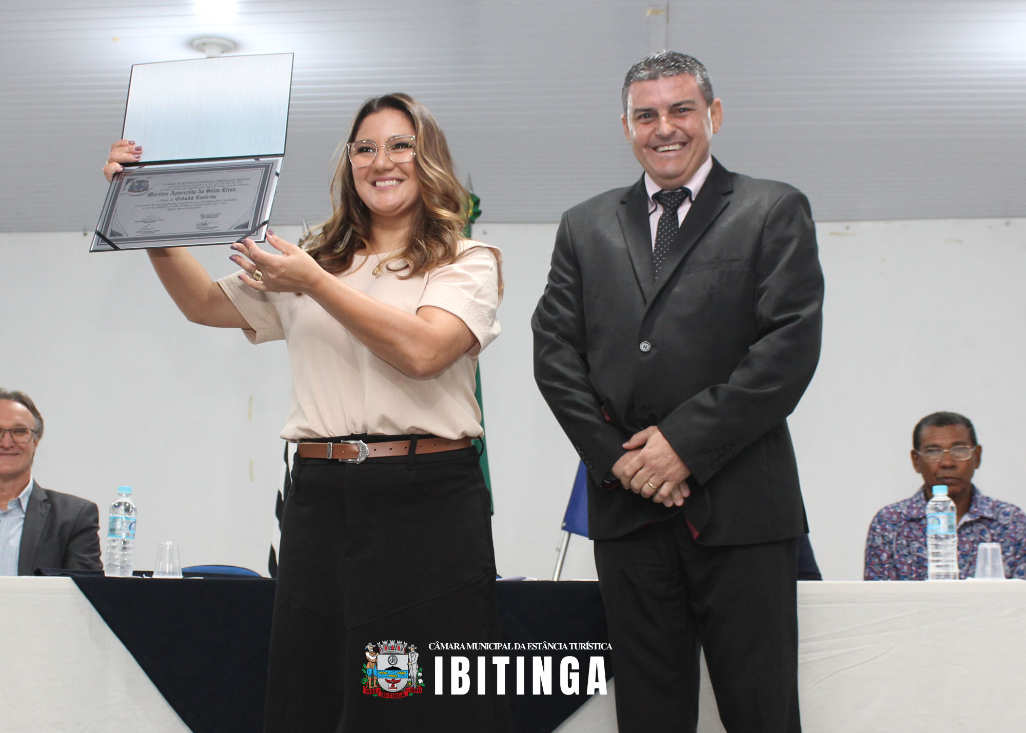 Titulo Cidadã Emérita Marlene e Cidadão Ibitinguense Edson 08.jpg